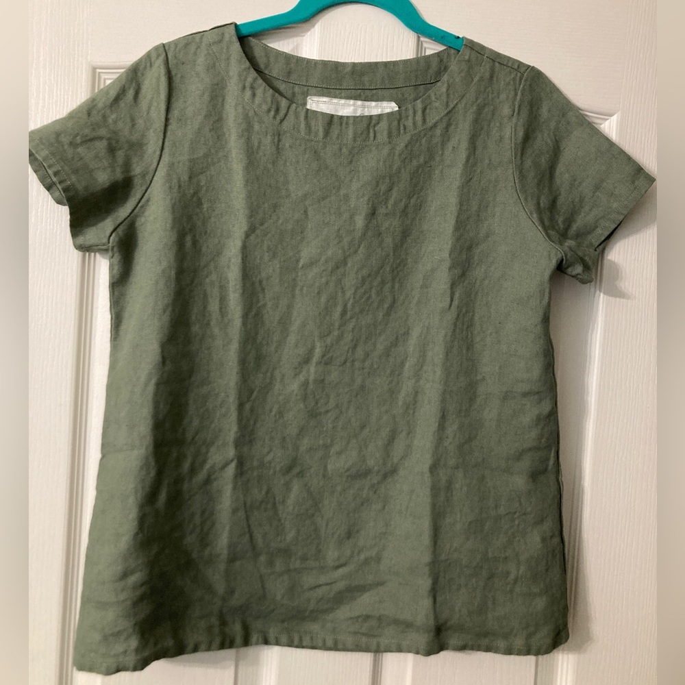 HAMBURG forest green fitted linen tee